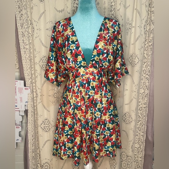 Dresses & Skirts - Floral low cut sundress